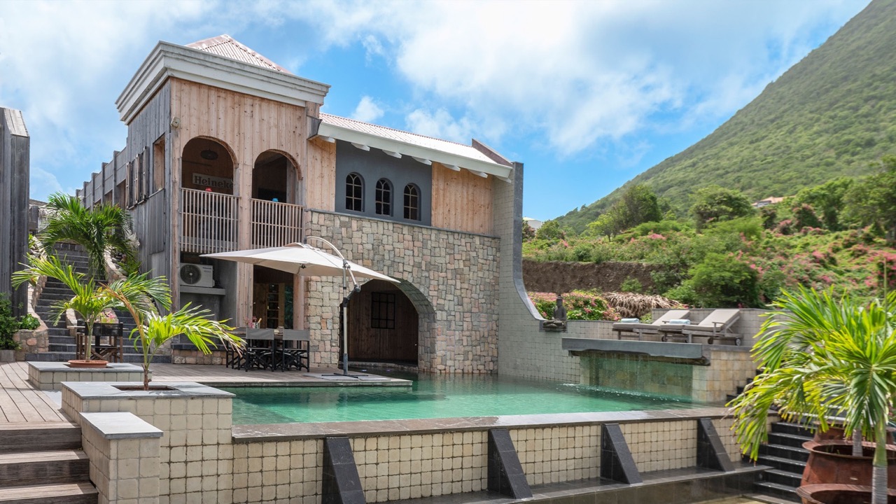 Whale Tails Island Suites & Villas in The Quill countryside